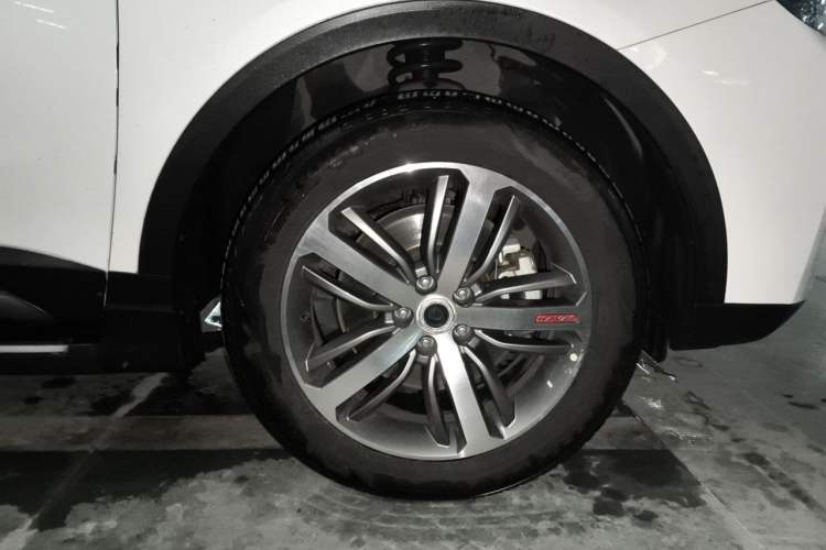 Used Haval H6 2017 Red-Label 1.5T Automatic Two-Wheel Drive Smart Edition Right Front Wheel Hub