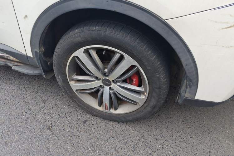 Used Haval H6 2017 Red Label 2.0T Automatic Two-Wheel Drive ZhiShang Model Right Front Wheel Hub