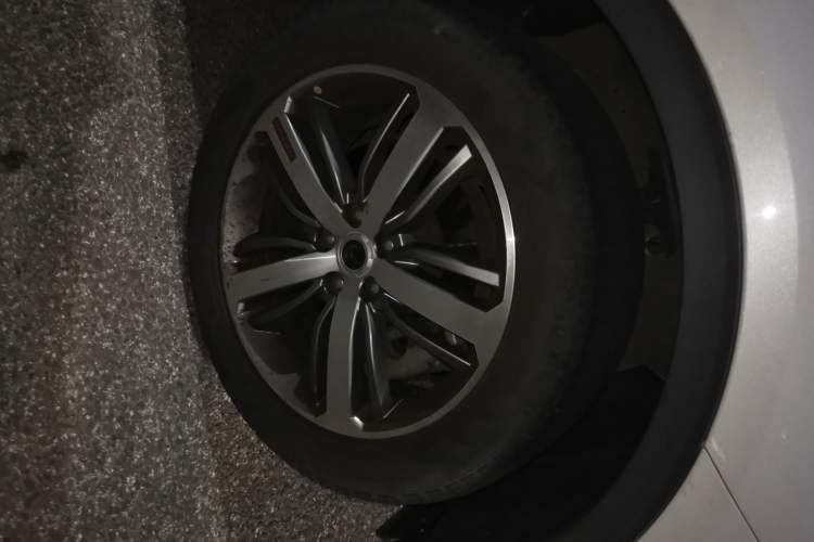 Used Haval H6 2017 Red-Label 2.0T Automatic Two-Wheel Drive Leading Edition Right Front Wheel Hub