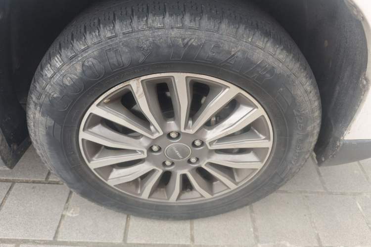 Used Haval H6 2017 Revised Red-Label Sport Version 1.5T Automatic Two-Wheel Drive Premium Edition Right Front Wheel Hub