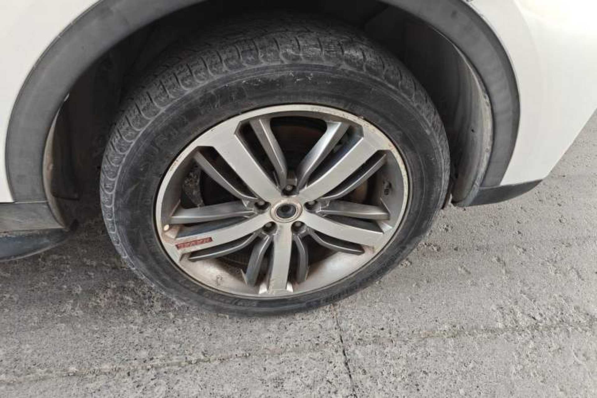 Used Haval H6 2017 Red Label 2.0T Automatic Two-Wheel Drive ZhiShang Model Right Front Wheel Hub