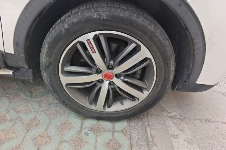 Used Haval H6 2017 Red Label 2.0T Automatic Two-Wheel Drive ZhiShang Model Right Front Wheel Hub