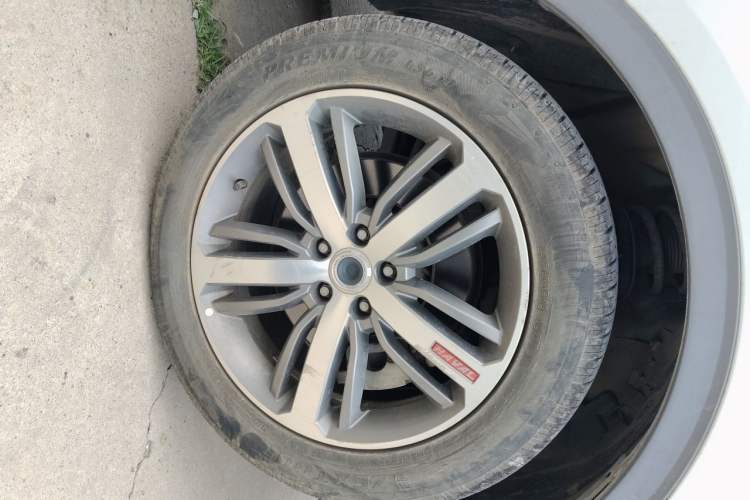 Used Haval H6 2017 Red Label 2.0T Automatic Two-Wheel Drive ZhiShang Model Right Front Wheel Hub