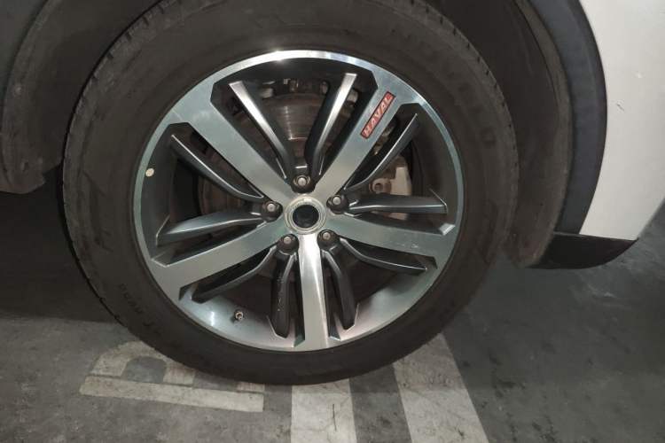 Used Haval H6 2017 Red Label 2.0T Automatic Two-Wheel Drive ZhiShang Model Right Front Wheel Hub