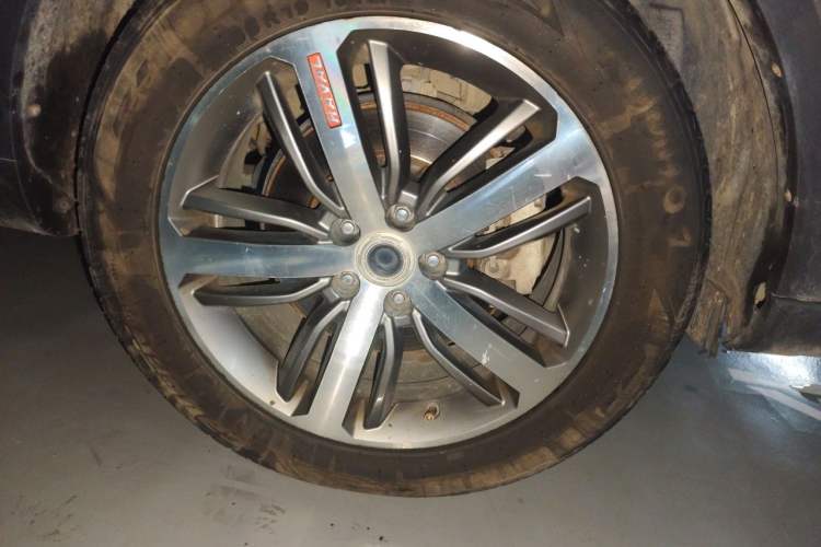 Used Haval H6 2017 Red Label 2.0T Automatic Two-Wheel Drive ZhiShang Model Right Front Wheel Hub