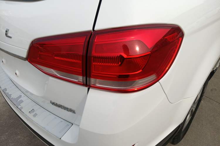 Used Haval H6 2017 Blue Label Sport Edition 2.0T Diesel Manual Two-Wheel Drive Elite Model Right Rear Taillight