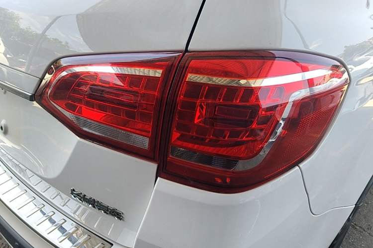 Used Haval H6 2017 Restyled Red-Label Sport Version 1.5T Automatic Two-Wheel Drive Luxury Trim Right Rear Taillight