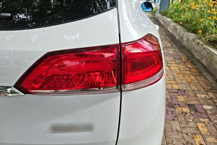 Used Haval H6 2017 Blue Label 1.5T Automatic Two-Wheel Drive ZhiShang Model Right Rear Taillight