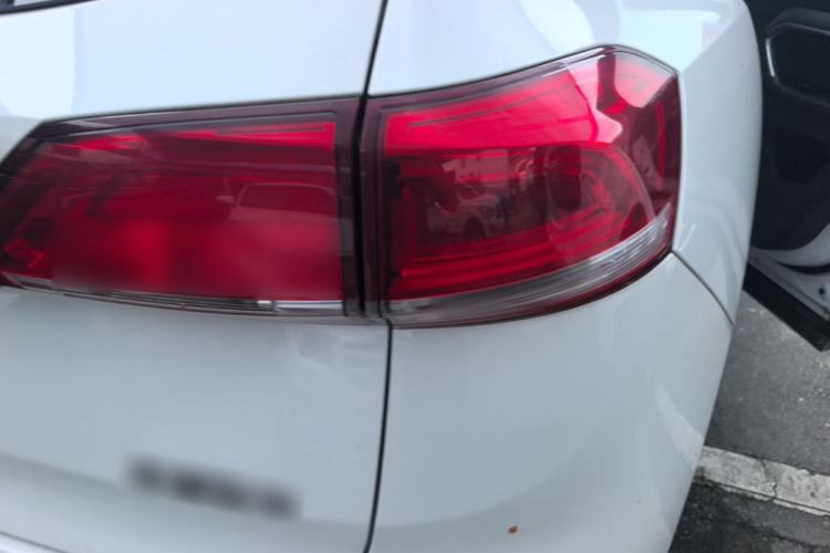 Used Haval H6 2017 Blue Label 1.5T Automatic Two-Wheel Drive ZhiShang Model Right Rear Taillight