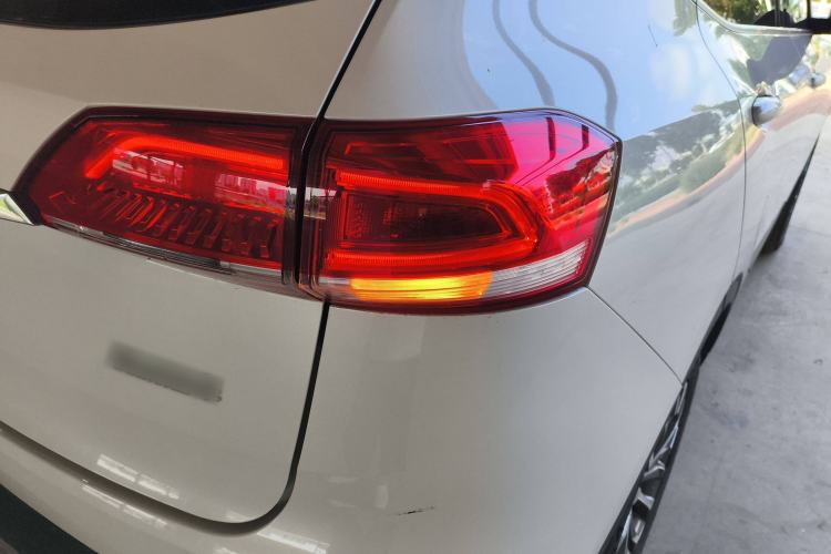 Used Haval H6 2017 Blue Label 1.5T Automatic Two-Wheel Drive ZhiShang Model Right Rear Taillight