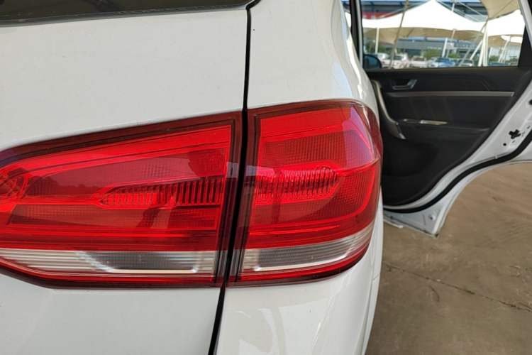 Used Haval H6 2017 Blue Label Sport Edition 1.5T Manual Two-Wheel Drive Elite Model Right Rear Taillight