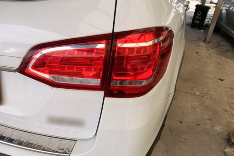 Used Haval H6 2017 Red-Label Sport Edition 1.5T Automatic Two-Wheel Drive Luxury Model Right Rear Taillight