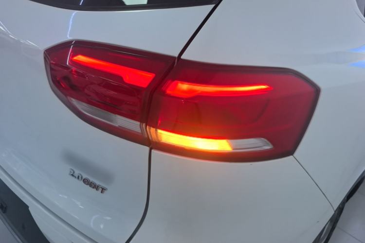 Used Haval H6 2017 Red Label 2.0T Automatic Two-Wheel Drive ZhiShang Model Right Rear Taillight