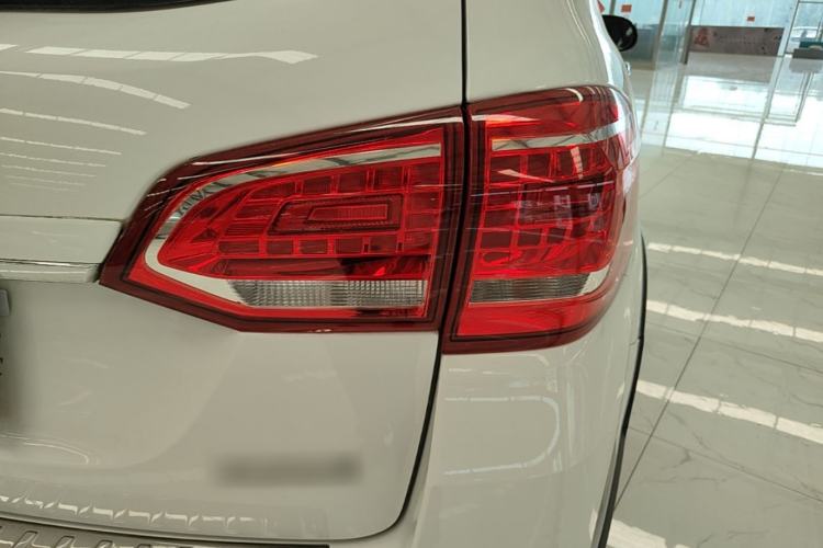 Used Haval H6 2017 Red-Label Sport Edition 1.5T Manual Two-Wheel Drive Elite Model Right Rear Taillight