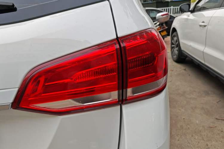 Used Haval H6 2017 Blue Label Sport Edition 1.5T Automatic Two-Wheel Drive Luxury Model Right Rear Taillight