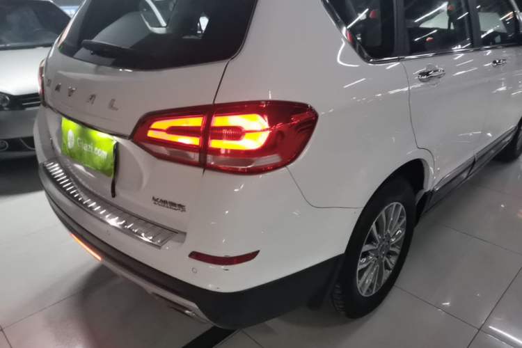 Used Haval H6 2017 Revised Blue-Label Sport Version 1.5T Automatic Two-Wheel Drive Luxury Trim Right Rear Taillight