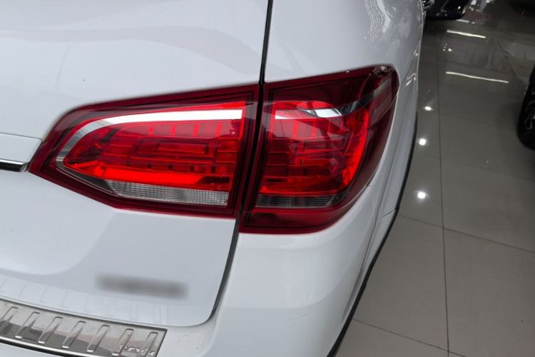Used Haval H6 2017 Red-Label Sport Edition 1.5T Manual Two-Wheel Drive Elite Model Right Rear Taillight