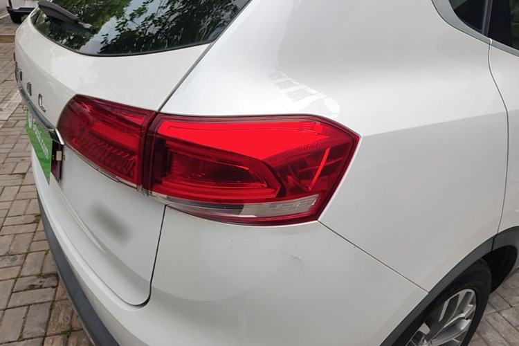Used Haval H6 2017 Blue Label 1.5T Automatic Two-Wheel Drive ZhiShang Model Right Rear Taillight