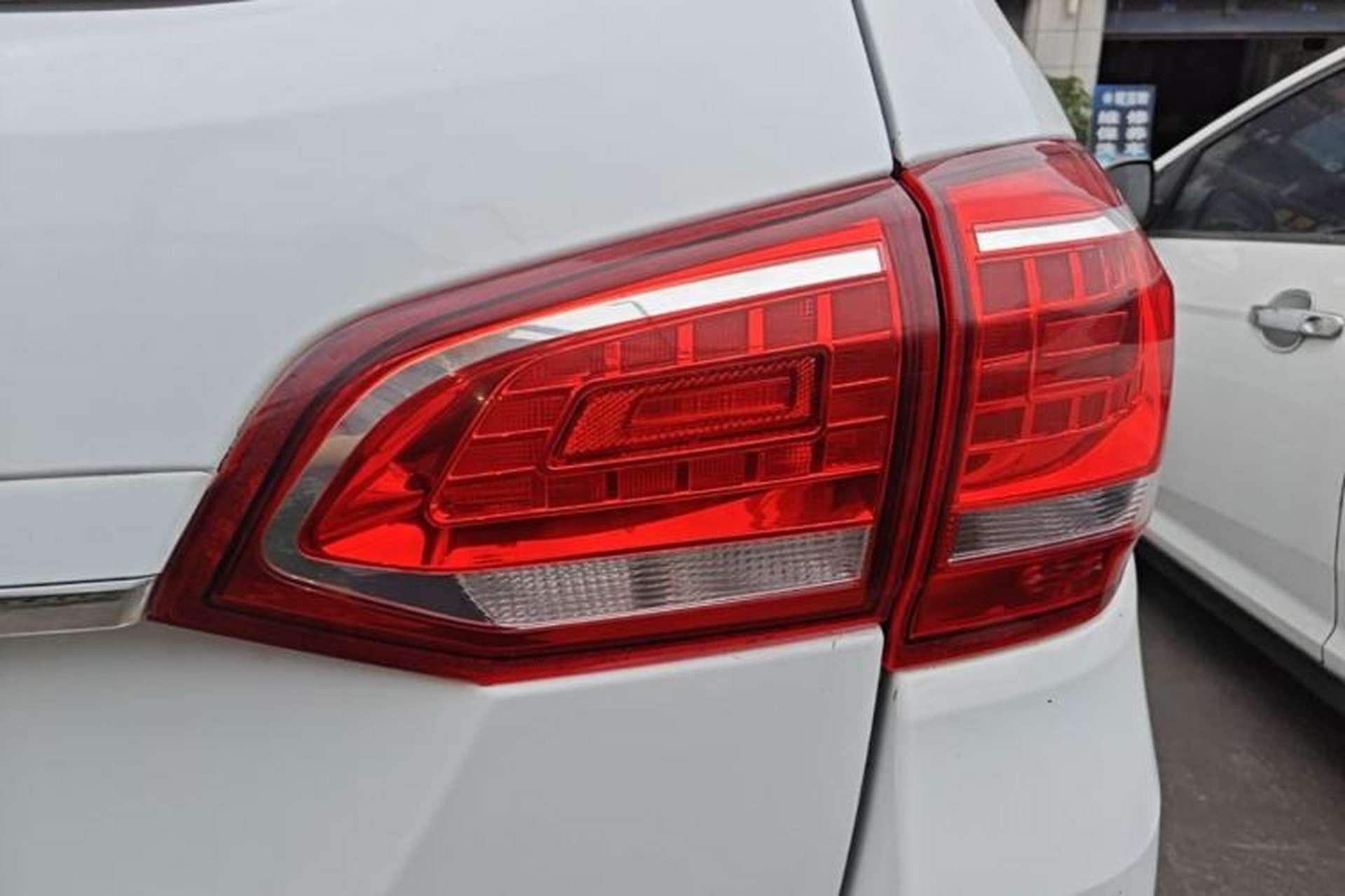 Used Haval H6 2017 Red-Label Sport Edition 1.5T Manual Two-Wheel Drive Elite Model Right Rear Taillight