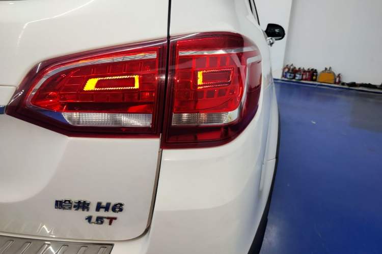 Used Haval H6 2017 Red-Label Sport Edition 1.5T Automatic Two-Wheel Drive Luxury Model Right Rear Taillight