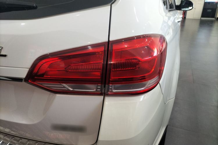 Used Haval H6 2017 Blue Label Sport Edition 1.5T Manual Two-Wheel Drive Elite Model Right Rear Taillight
