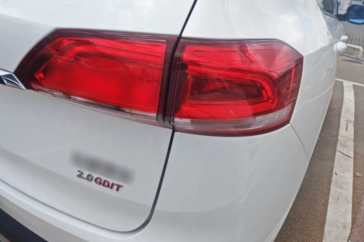Used Haval H6 2017 Blue Label 2.0T Automatic Two-Wheel Drive Smart Edition Right Rear Taillight