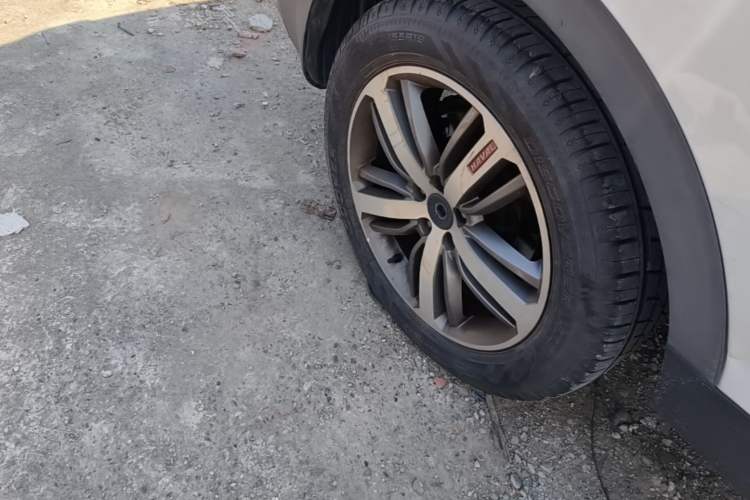 Used Haval H6 2017 Red Label 2.0T Automatic Two-Wheel Drive ZhiShang Model Right Rear Wheel Hub