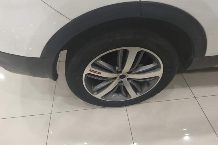 Used Haval H6 2017 Red Label 2.0T Automatic Two-Wheel Drive ZhiShang Model Right Rear Wheel Hub