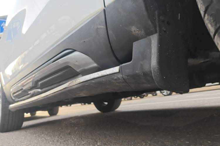 Used Haval H6 2017 Red Label 2.0T Automatic Two-Wheel Drive ZhiShang Model Right Side Sill