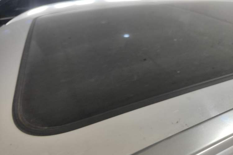 Used Haval H6 2017 Red Label 2.0T Automatic Two-Wheel Drive ZhiShang Model Roof