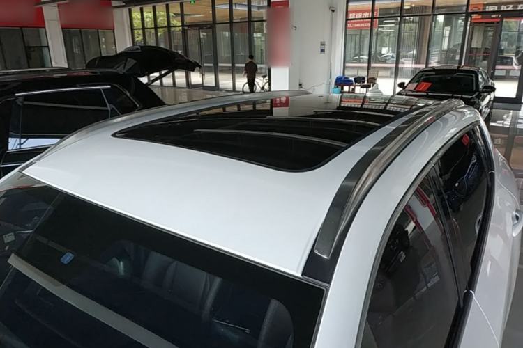 Used Haval H6 2017 Red Label 2.0T Automatic Two-Wheel Drive ZhiShang Model Roof