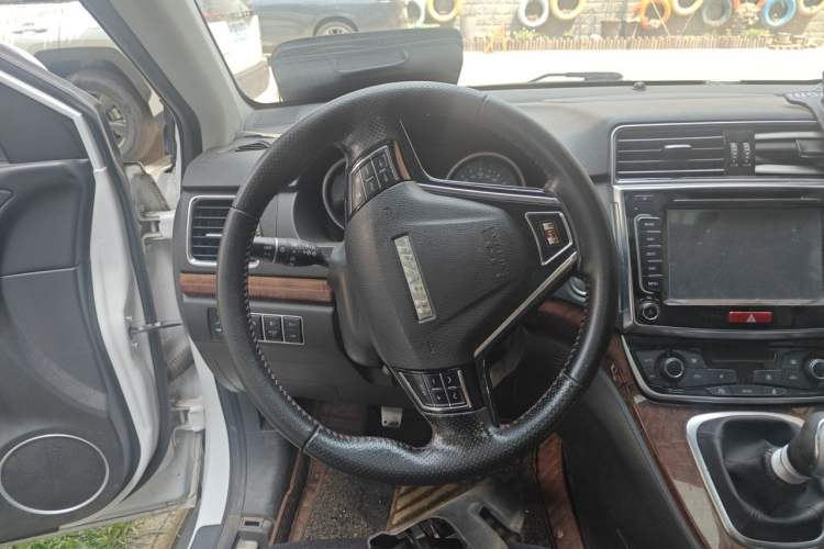 Used Haval H6 2017 Red-Label Sport Edition 1.5T Manual Two-Wheel Drive Elite Model Steering Wheel