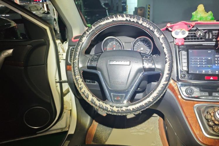 Used Haval H6 2017 Red-Label Sport Edition 2.0T Diesel Manual Two-Wheel Drive Elite Model China V Standard Steering Wheel