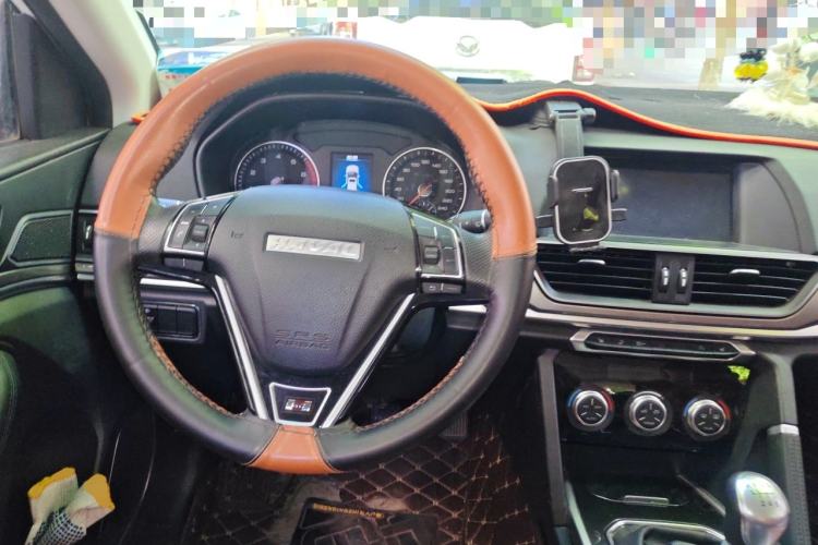 Used Haval H6 2017 Classic Edition 1.5T Manual Two-Wheel Drive Elite Model Steering Wheel