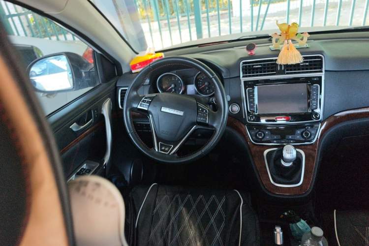Used Haval H6 2017 Red-Label Sport Edition 1.5T Manual Two-Wheel Drive Elite Model Steering Wheel