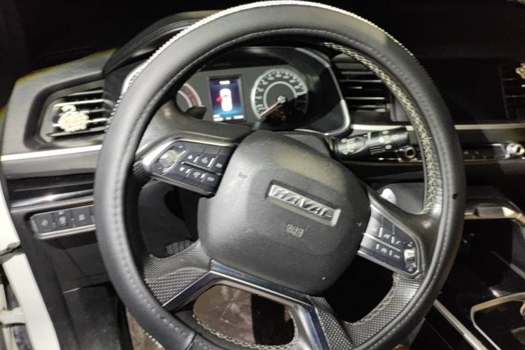 Used Haval H6 2017 Red Label 2.0T Automatic Two-Wheel Drive ZhiShang Model Steering Wheel