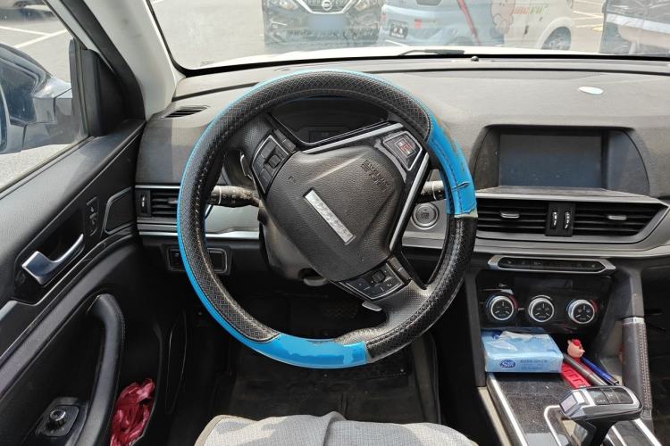Used Haval H6 2017 Restyled Red-Label Sport Version 1.5T Automatic Two-Wheel Drive Luxury Trim Steering Wheel