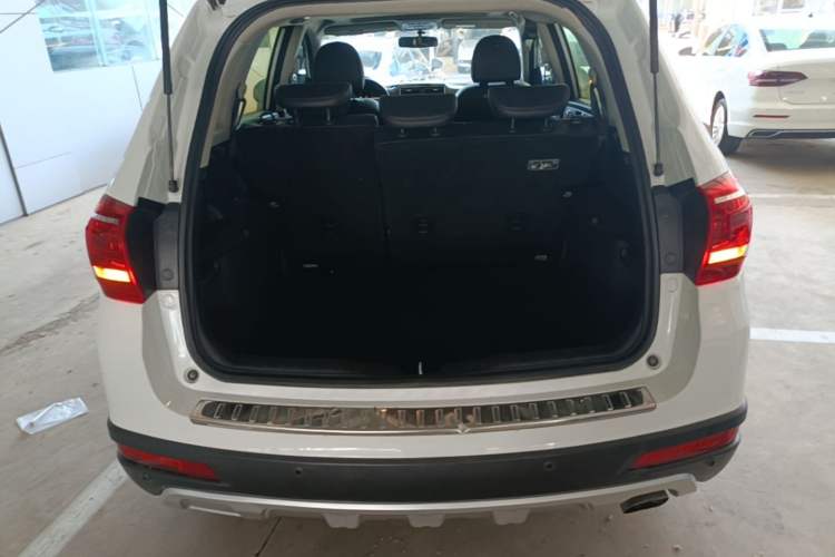 Used Haval H6 2017 Red-Label Sport Edition 1.5T Manual Two-Wheel Drive Elite Model Trunk