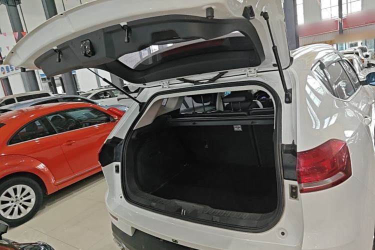 Used Haval H6 2017 Red-Label 1.3T Automatic Two-Wheel Drive ZhiShang Model Trunk