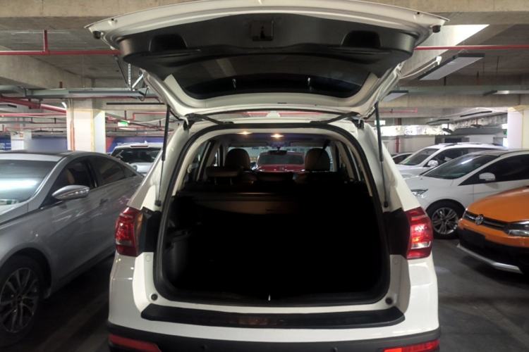 Used Haval H6 2017 Red-Label Sport Edition 1.5T Manual Two-Wheel Drive Elite Model Trunk