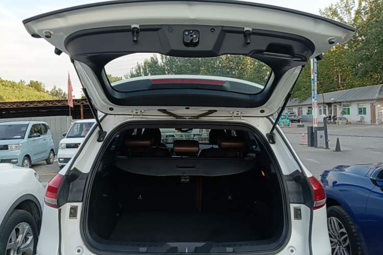 Used Haval H6 2017 Red-Label 1.3T Automatic Two-Wheel Drive ZhiShang Model Trunk