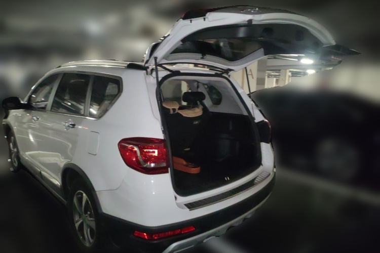 Used Haval H6 2017 Red-Label Sport Edition 1.5T Manual Two-Wheel Drive Elite Model Trunk