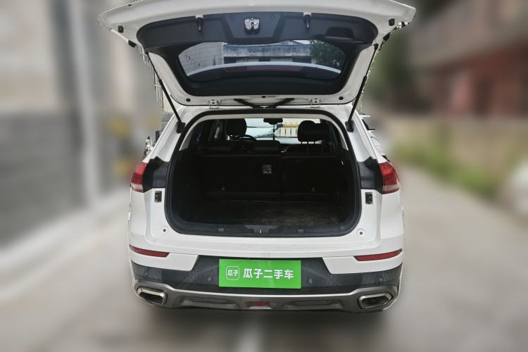 Used Haval H6 2017 Red Label 2.0T Automatic Two-Wheel Drive ZhiShang Model Trunk