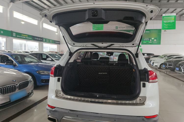 Used Haval H6 2017 Blue Label 1.3T Automatic Two-Wheel Drive ZhiShang Model Trunk
