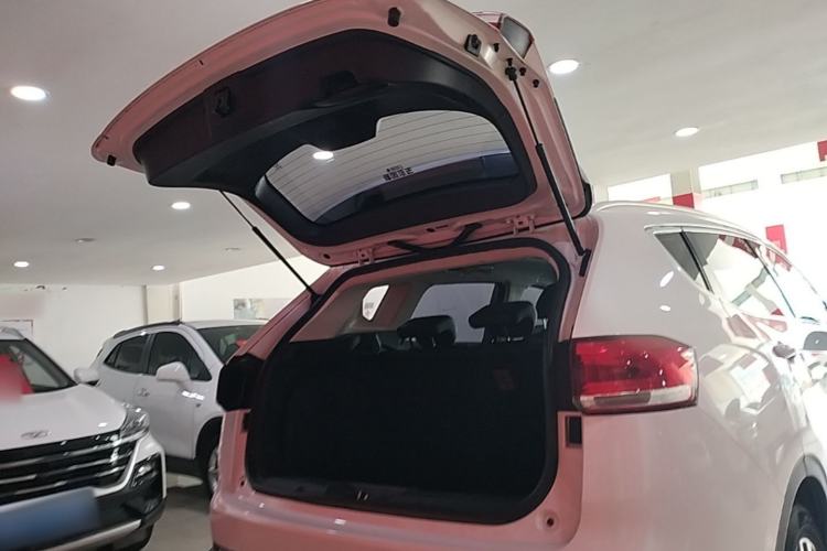Used Haval H6 2017 Blue Label 1.5T Automatic Two-Wheel Drive ZhiShang Model Trunk