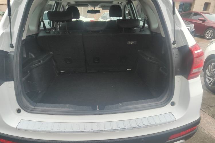 Used Haval H6 2017 Red-Label Sport Edition 1.5T Manual Two-Wheel Drive Elite Model Trunk