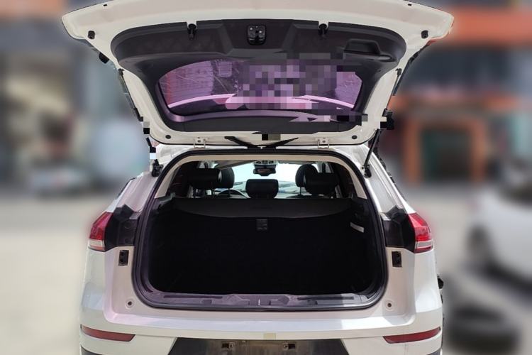 Used Haval H6 2017 Red Label 2.0T Automatic Two-Wheel Drive ZhiShang Model Trunk