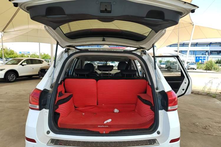 Used Haval H6 2017 Blue Label Sport Edition 1.5T Manual Two-Wheel Drive Elite Model Trunk