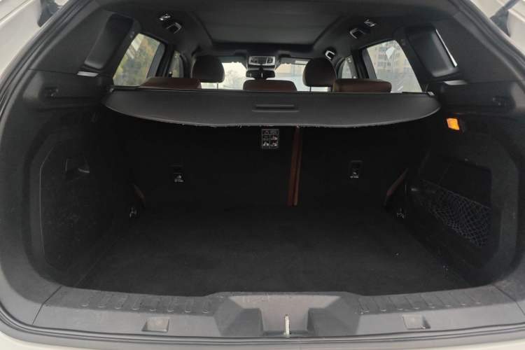 Used Haval H6 2017 Red Label 2.0T Automatic Two-Wheel Drive ZhiShang Model Trunk