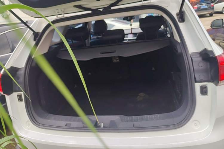 Used Haval H6 2017 Blue Label 2.0T Automatic Two-Wheel Drive Smart Edition Trunk